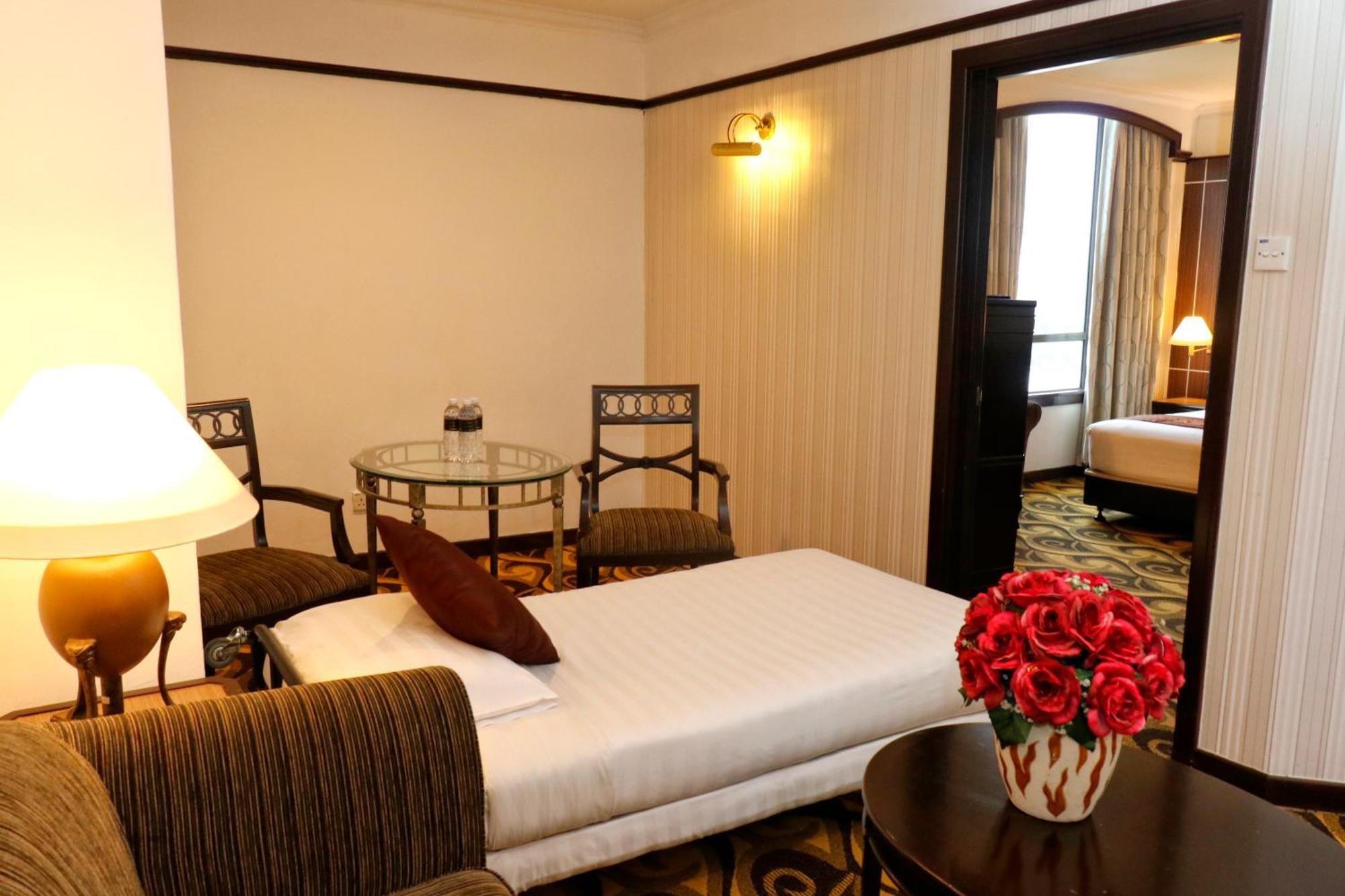 Mardhiyyah Hotel And Suites Shah Alam Ngoại thất bức ảnh